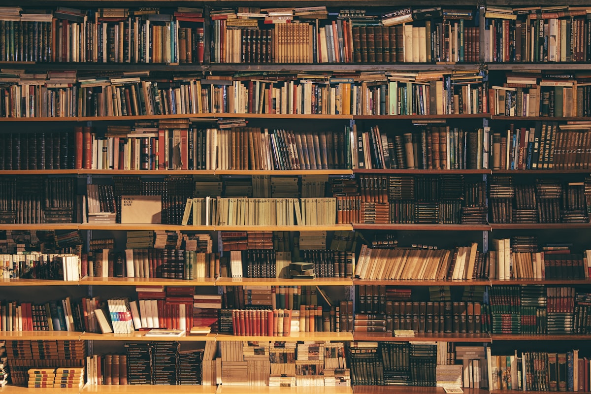 Blockchain knowledge base and research library